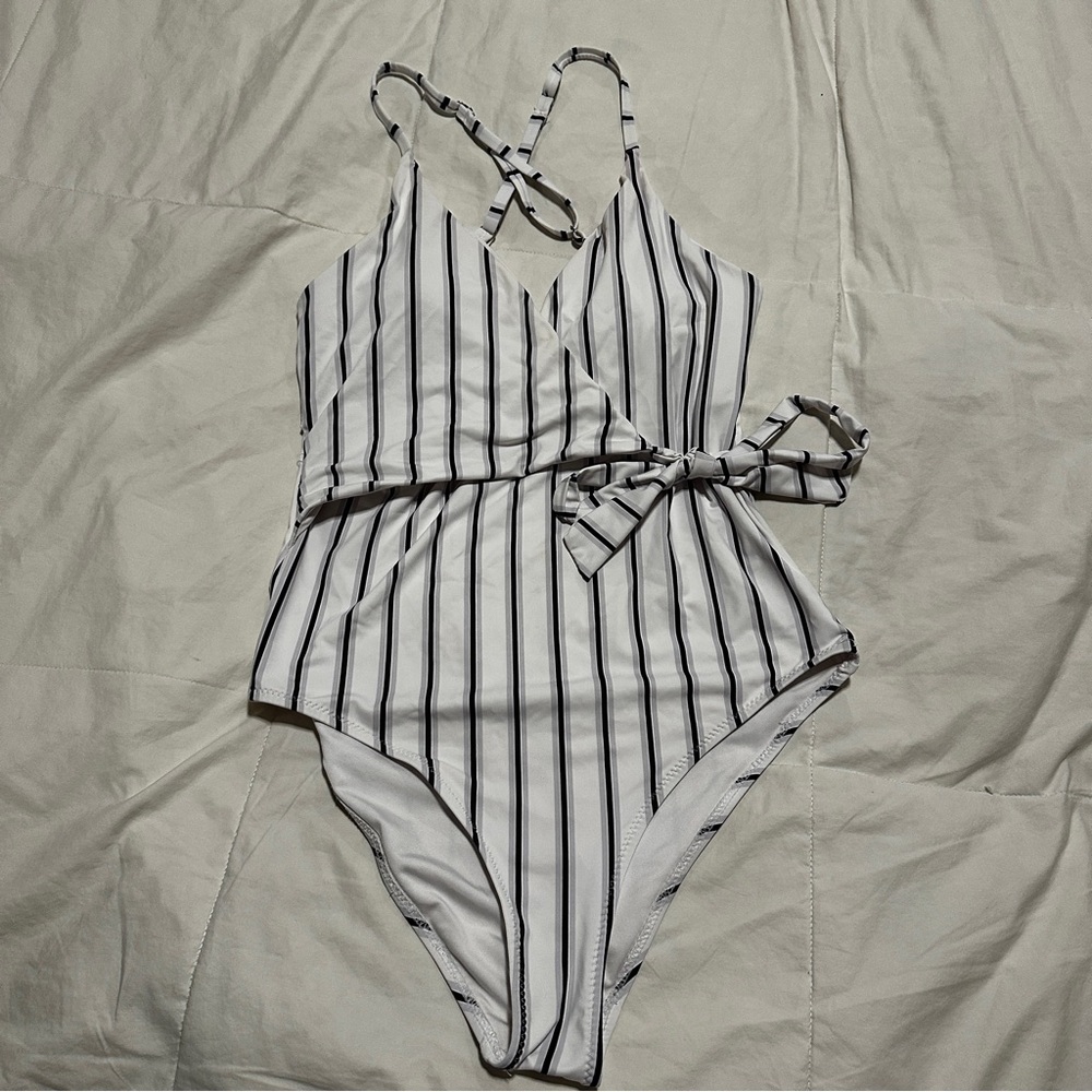 Cupshe Black and White Striped One Piece Swimsuit